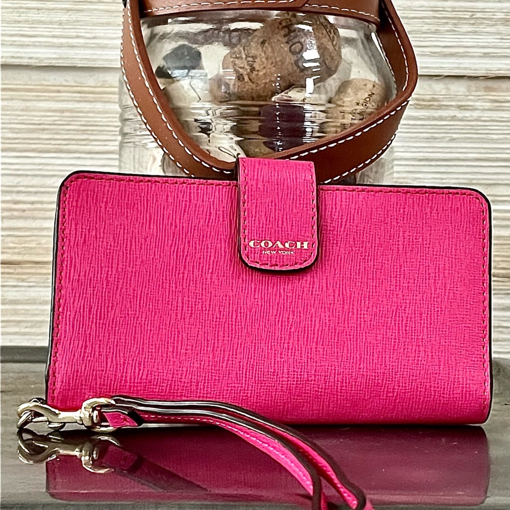 NWOT Coach medium size wallet